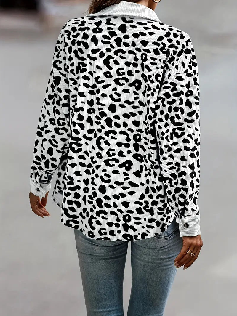 Jasmine Luxe Corduroy Jas – Gedurfd Leopard Print met Knopen-Detail