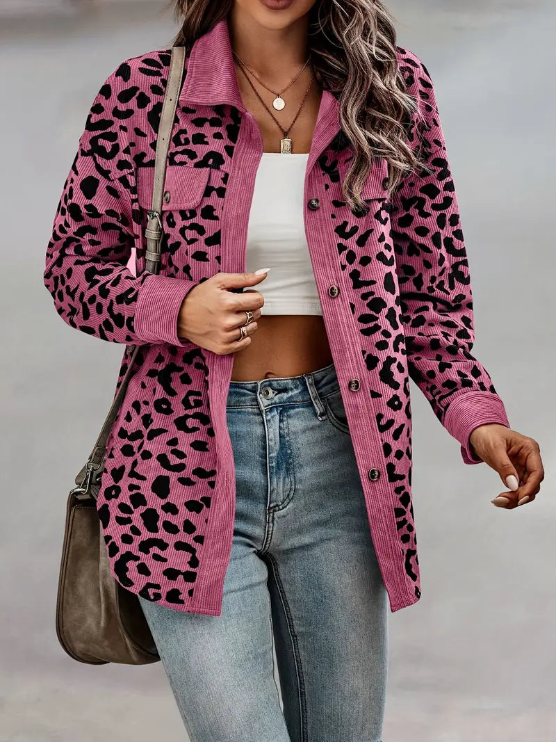 Jasmine Luxe Corduroy Jas – Gedurfd Leopard Print met Knopen-Detail