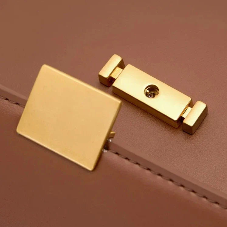 Zafira's Luxe Leather Crossbody Bag - An Elegant and Functional Fashion Jewel